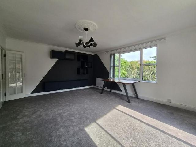 Apartment for rent in Branksome Chine, Canford Cliffs