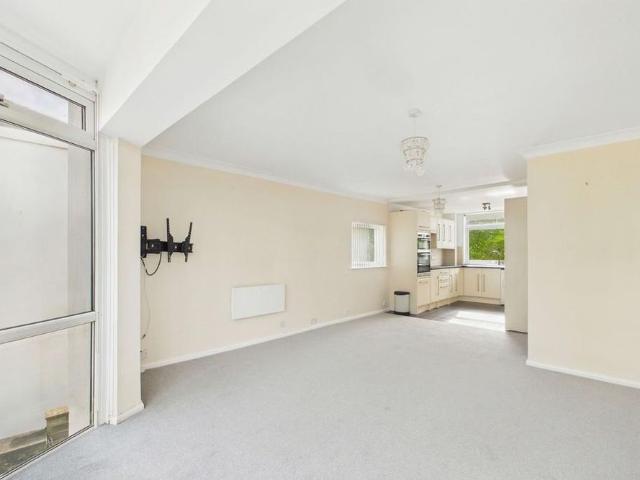 Apartment for rent in Oldway, Livermead