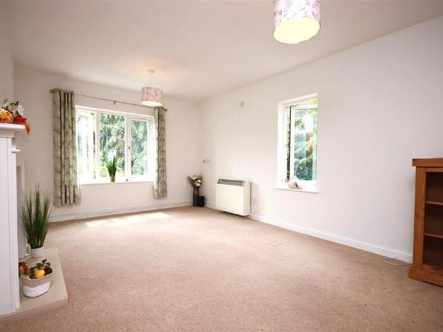 Apartment for rent in Pachesham Park, Surrey