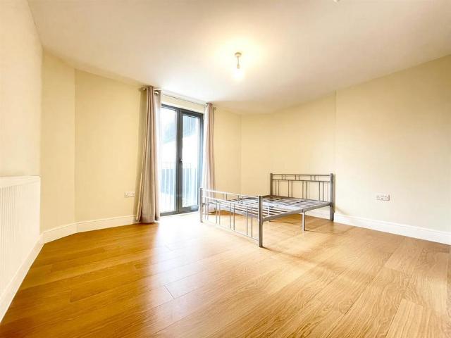 Apartment for rent in Seven Kings, Greater London