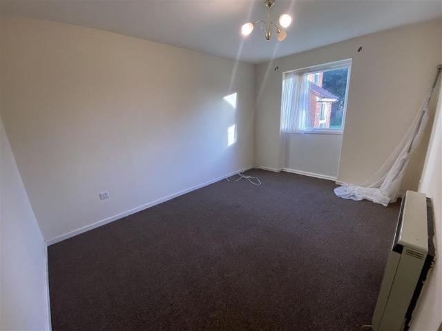 Apartment for rent in Woodhall Farm, Pouchen End