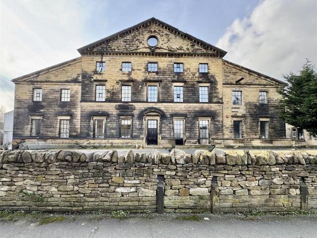 Flat for rent in Milnsbridge, West Yorkshire