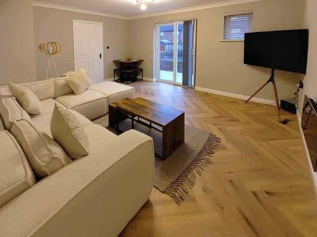 Apartment for rent in Gorse Hill, Trafford Park