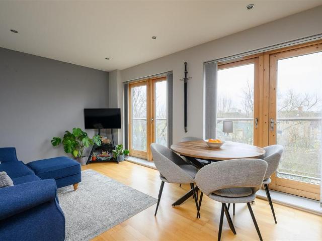Flat for rent in Foss Islands, High Field