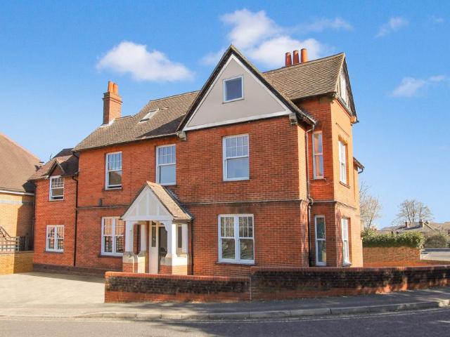 Flat for rent in Holloway Hill, Fole