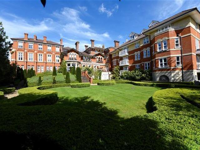 Flat for rent in London Borough of Merton, Raynes Park