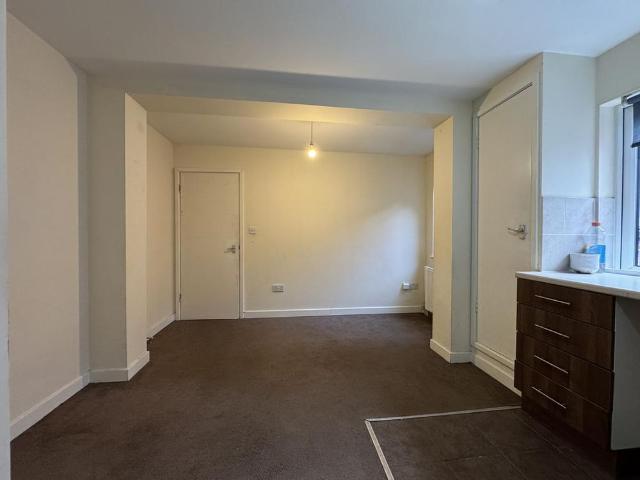 Apartment for rent in Dixons Green, West Midlands