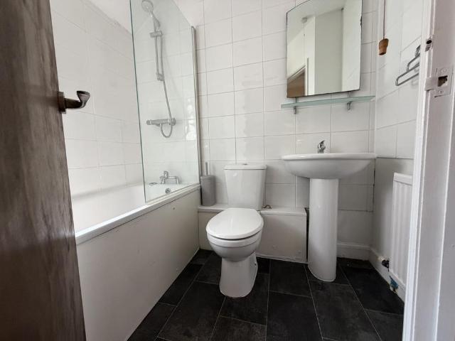 Flat for rent in Pengam Green, Falcon Lodge