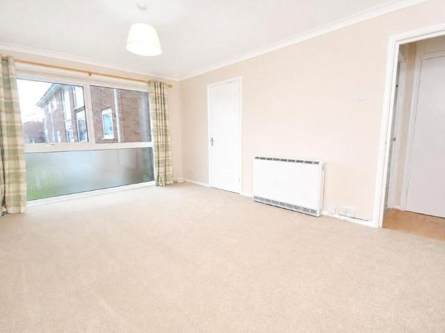 Apartment for rent in Fole, Surrey