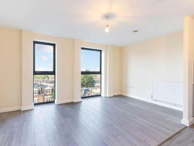 Apartment for rent in London Borough of Croydon, Thornton Heath