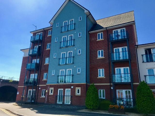 Flat for rent in Hough Green, Two Mills