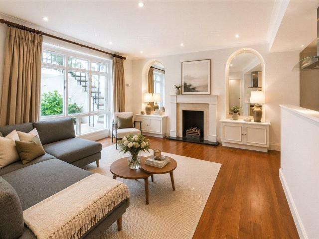 Flat for rent in Earl's Court, Greater London