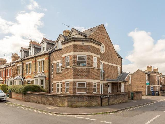 Flat for rent in Robin Hood, The Slade