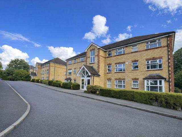 Flat for rent in London Borough of Hounslow, Greater London