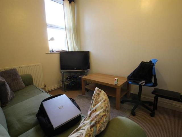 Apartment for rent in Hyde Park, West Yorkshire