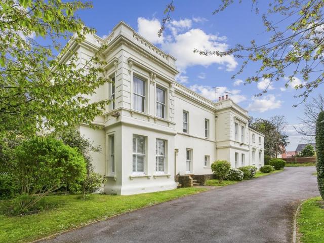 Flat for rent in Wexham Court, Slough