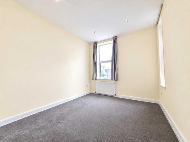 Apartment for rent in South Stanmore, Greater London