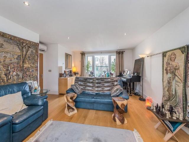 Apartment for rent in London Borough of Richmond upon Thames, Greater London