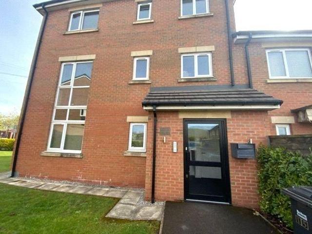 Flat for rent in Westhoughton, Lee Bank