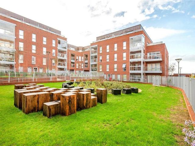 Flat for rent in Brent Cross, Isle Of Man