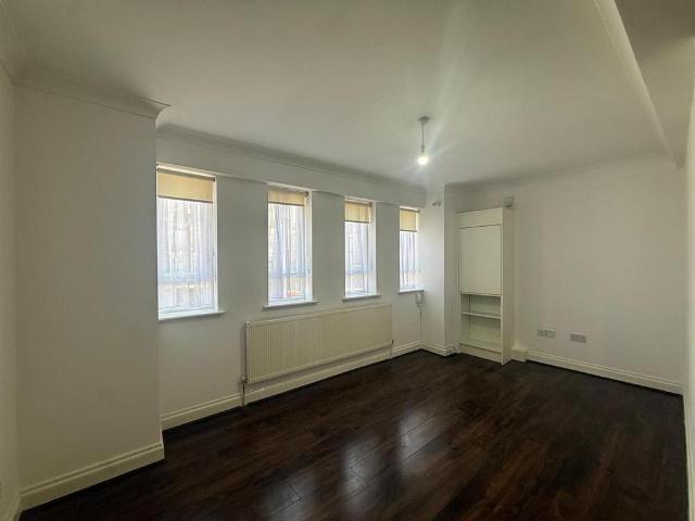 Flat for rent in Gants Hill, Greater London