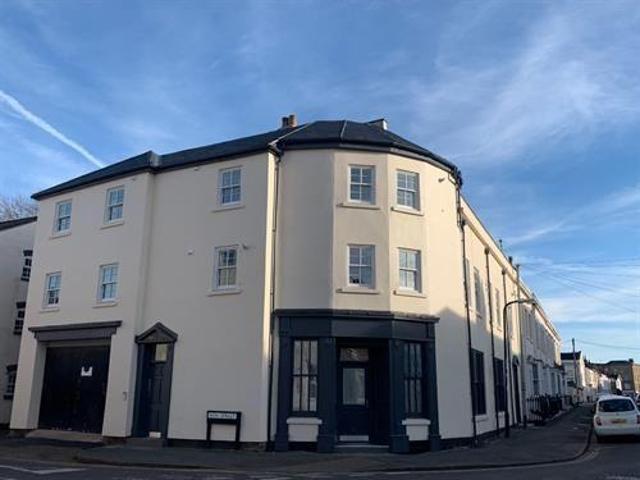 Flat for rent in Sydenham, Green Close