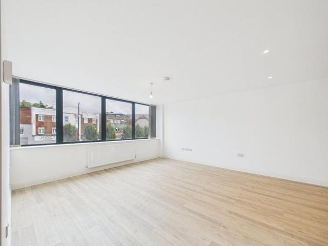 Apartment for rent in Lower Halliford, Surrey