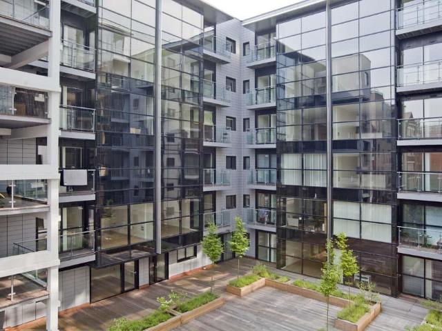 Flat for rent in Calderstones