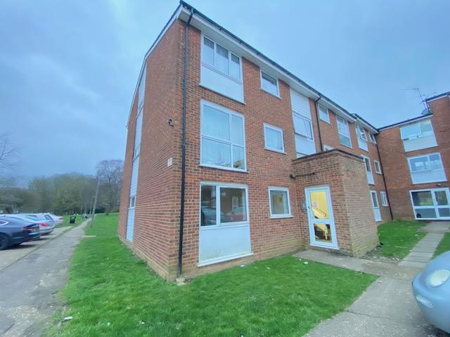 Flat for rent in Woodhall Farm, Pouchen End