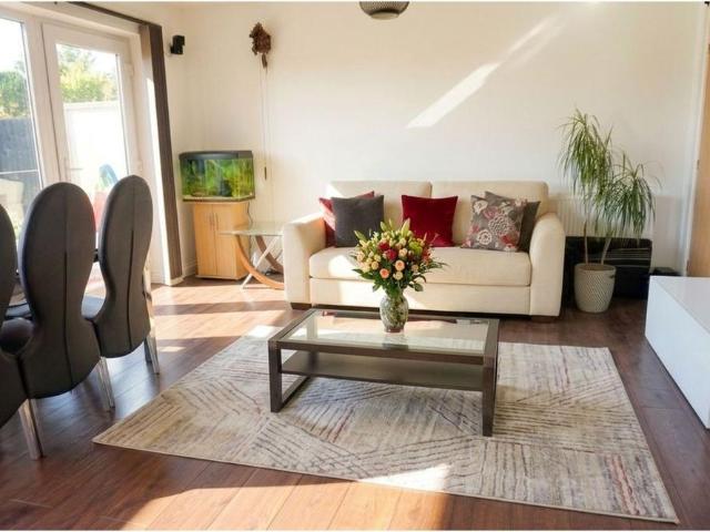 Apartment for rent in Rush Green, Greater London