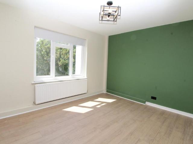 Flat for rent in London Borough of Lewisham, Forest Hill