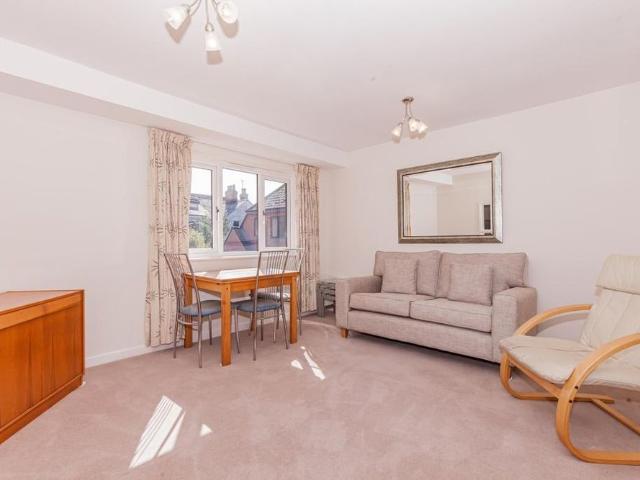 Apartment for rent in Moses Gate, Lee Bank