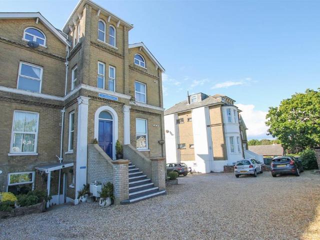 Flat for rent in Elmfield, Ryde