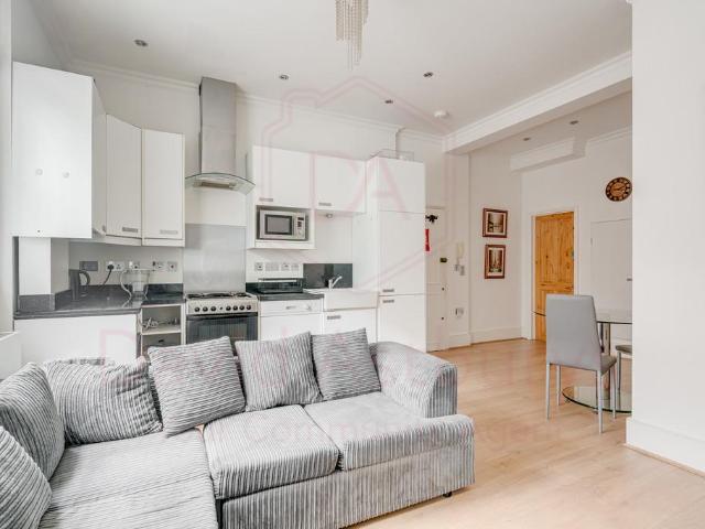 Flat for rent in Chalk Farm, Greater London