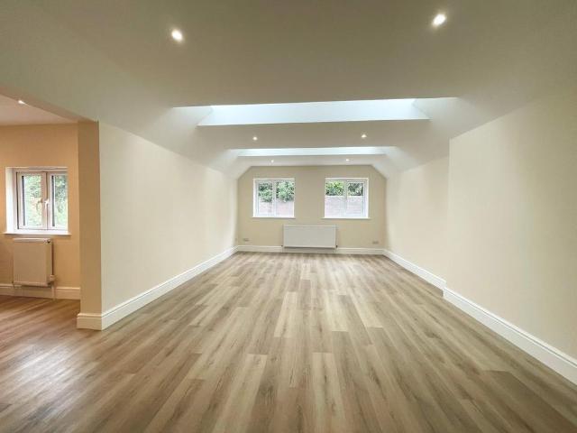 Apartment for rent in Ridgewood, Wealden