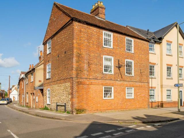 Flat for rent in Caldecott, Dromore