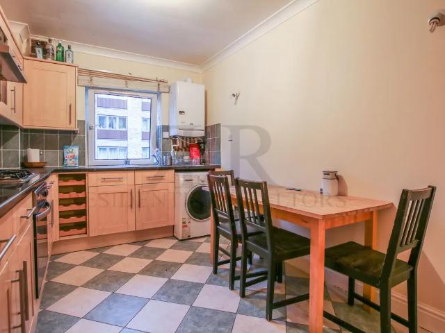 Apartment for rent in Astley Estate, Greater London