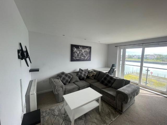 Apartment for rent in Seaside, Llanelli