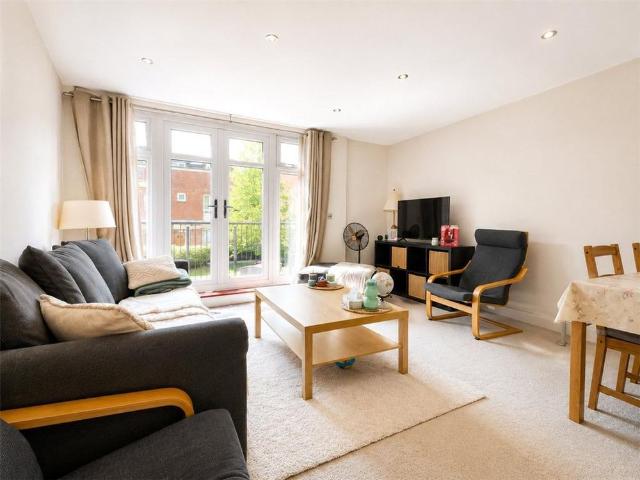 Apartment for rent in Sleepers' Hill, Hampshire