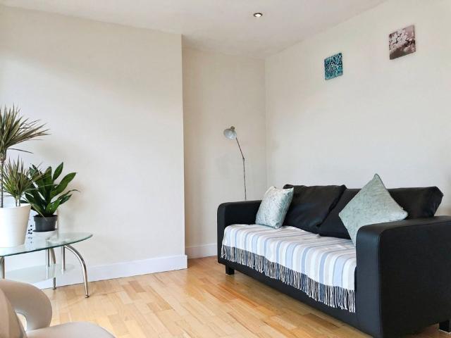 Studio for rent in Richmond Hill, West Yorkshire