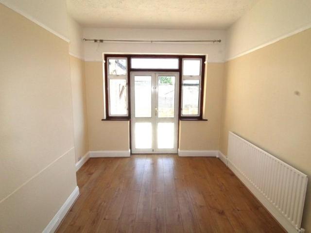 Apartment for rent in London Borough of Ealing, Greenford