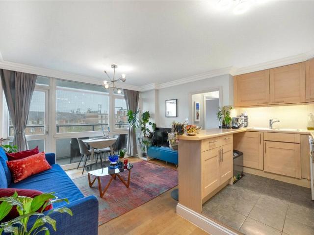 Flat for rent in St. John's Wood, Greater London