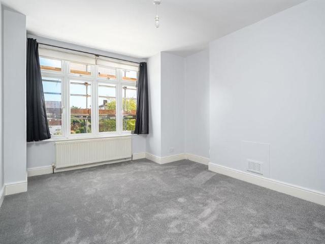Apartment for rent in Blackhills, Surrey