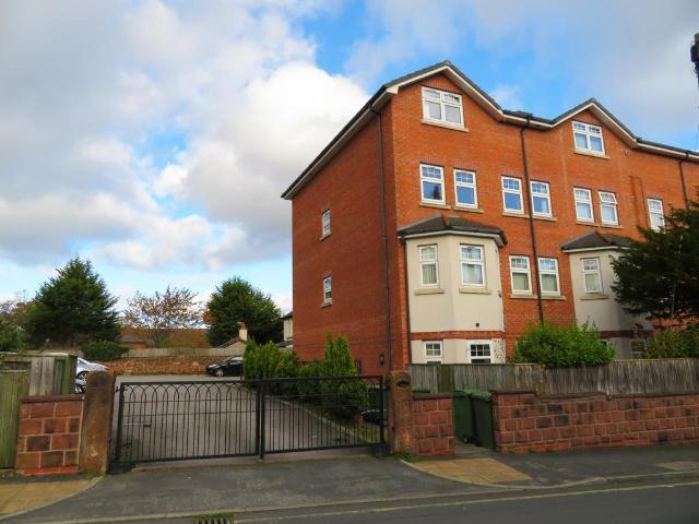 Flat for rent in Heswall, Wirral
