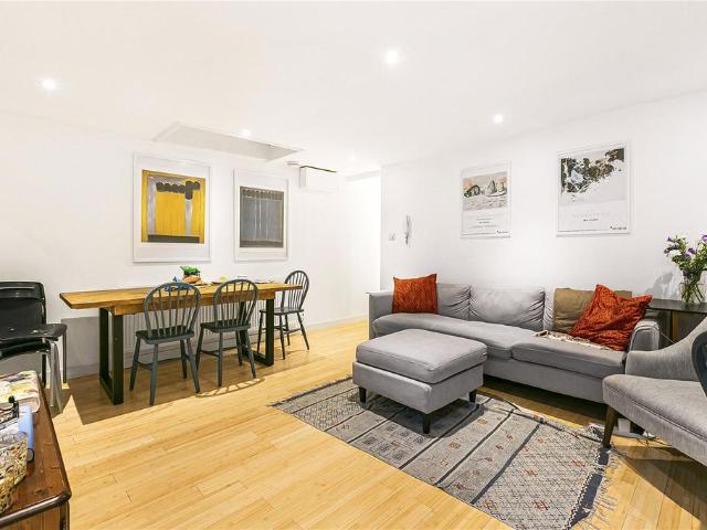 Flat for rent in Oval, Greater London