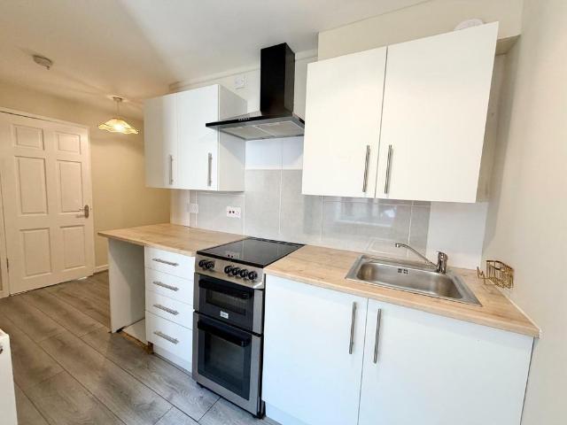 Flat for rent in Coedffranc, Skewen