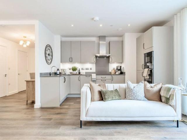 Apartment for rent in Runnymede, Surrey