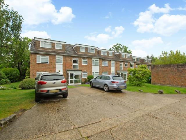 Flat for rent in Ickenham, Greater London