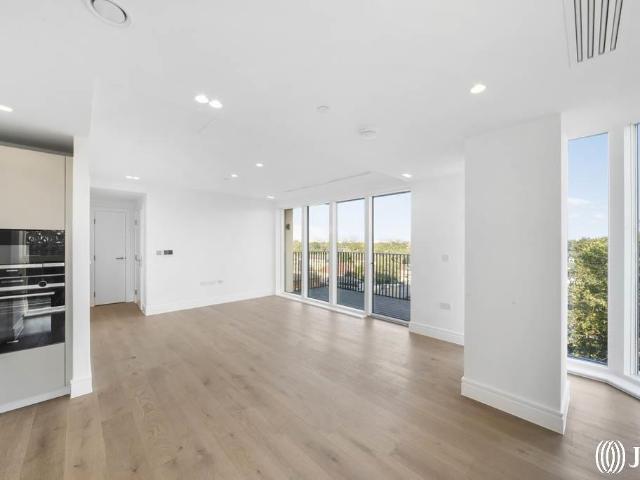 Flat for rent in London Borough of Hounslow, Isle Of Man