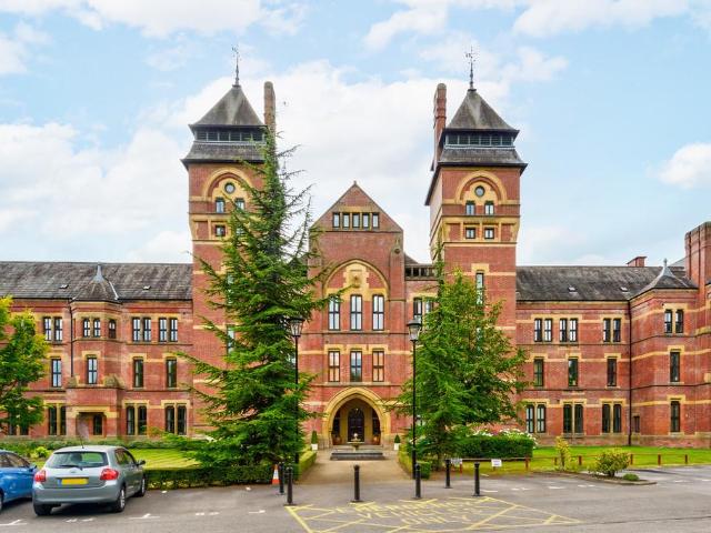Flat for rent in Worrall, South Yorkshire